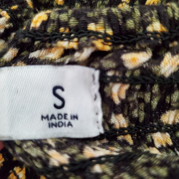 HOLLISTER Sz S Ditsy Floral Smocked LS Crop Top Elastic Neck Ruffle Hem Boho - Picture 3 of 13